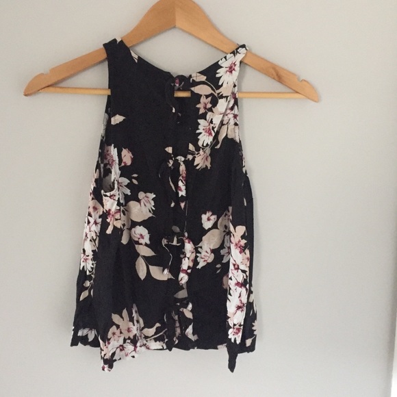 ✨4 for $10 ✨ Floral Spring Floral Top - Picture 2 of 4
